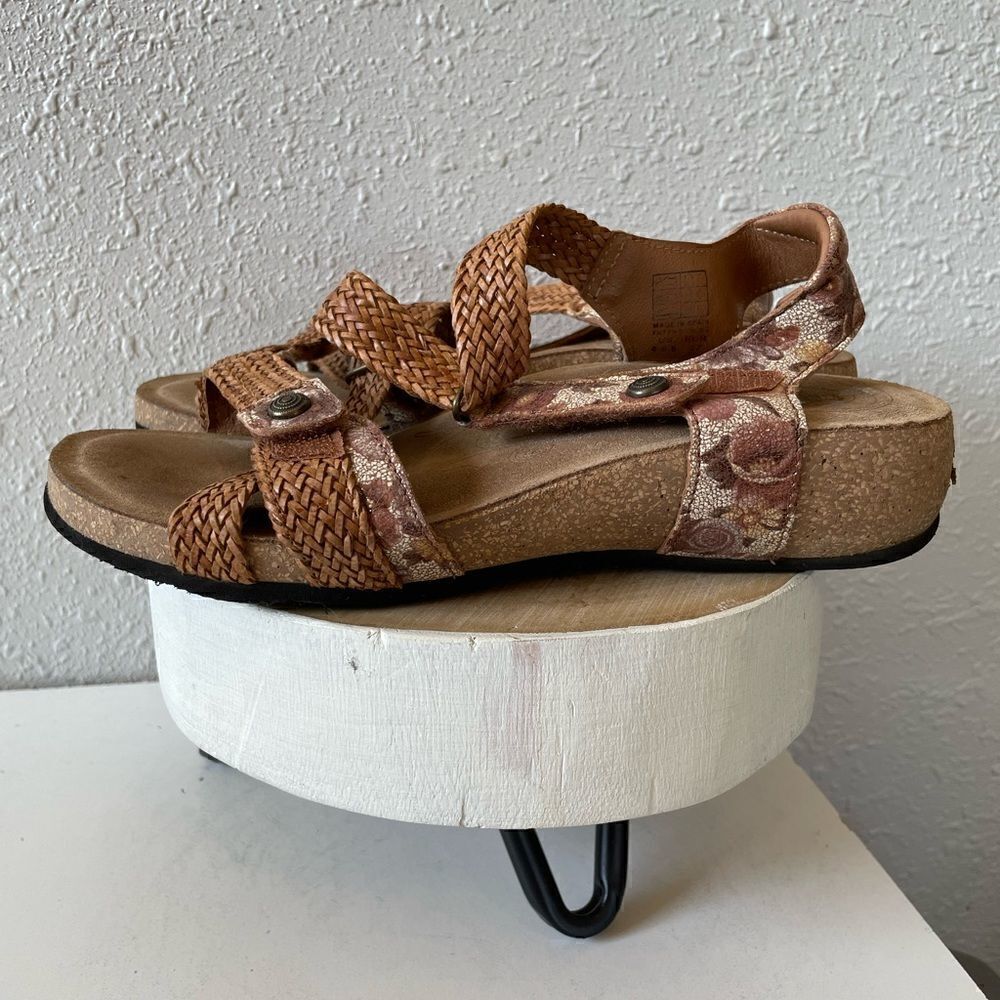 Born Leather Sandals Size 6-6.5 EUC